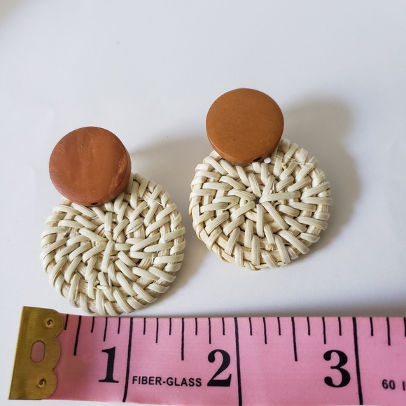 Handmade bohemian rattan earrings - Picture 4 of 8